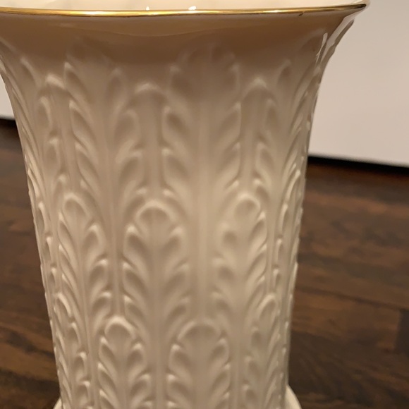 Lenox Vase - Picture 2 of 5